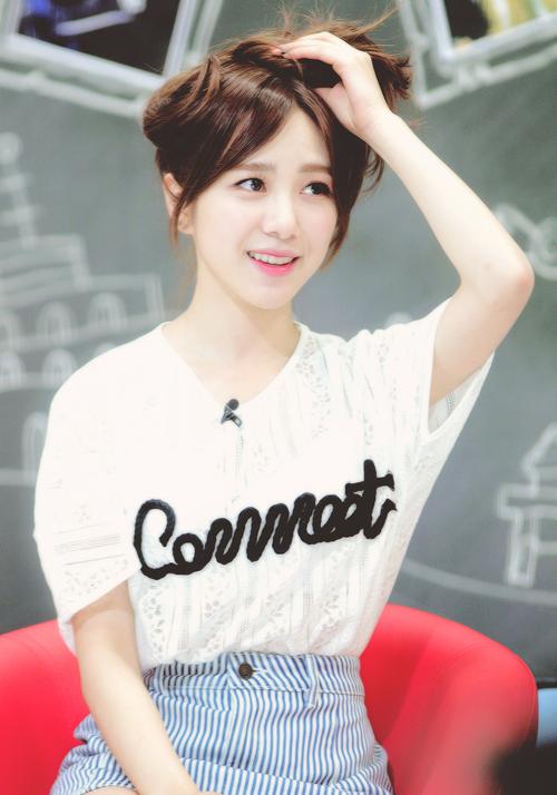 minaminaaring's tweet image. what if i cut my hair ? this short ? .///.