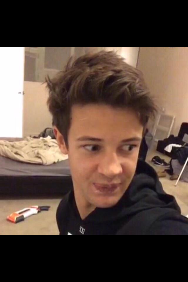 mandsdiva's tweet photo. anda gilinsky tô esperando vc tb,essa brincadeira já durou mt  #askmagcult http://t.co/rpCNbHoD9Y