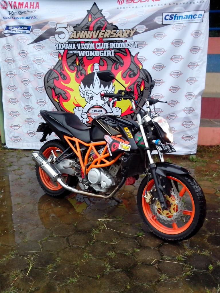 Numpang mejeng motor mimin yyyeee...:D