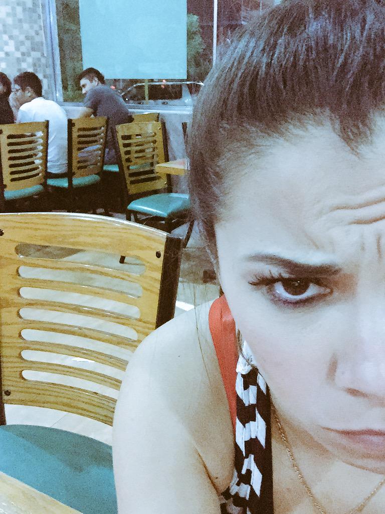 CrewElizondo's tweet photo. “@lizeelizondo: Siempre es lo mismo😪 yo aquí y el allá 😓😔😒 http://t.co/Uluvlafl2G”