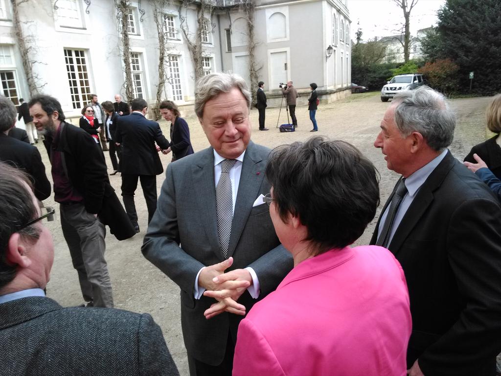 angersinfo's tweet photo. Première rencontre des conseillers #dep49 avec @Prefet49 http://t.co/6VsjUKD8a9