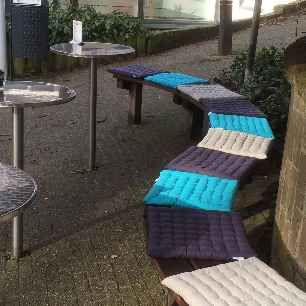 De lente kan beginnen. Kun je gelijk  de nieuwe kussentjes uitproberen.
