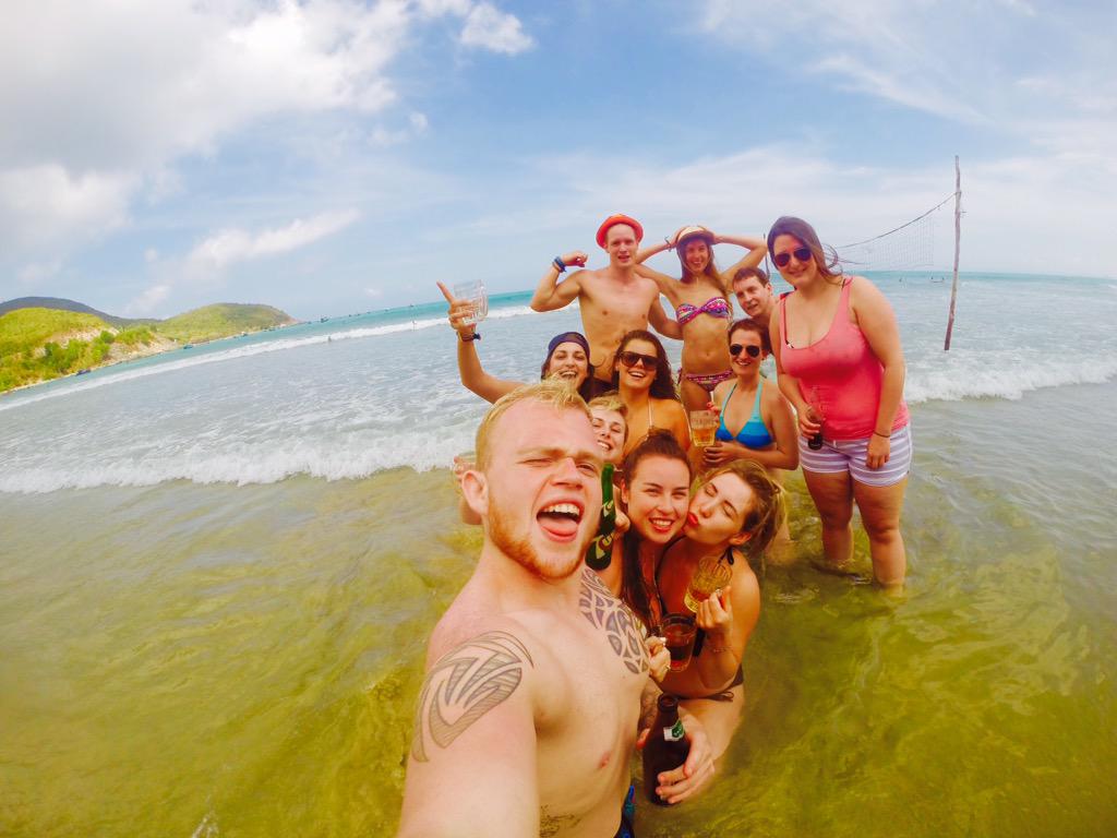 Drowley323's tweet photo. Having the best times of our lives! @SophieBalaam 🌏❤️ http://t.co/aAPdFwuP8p
