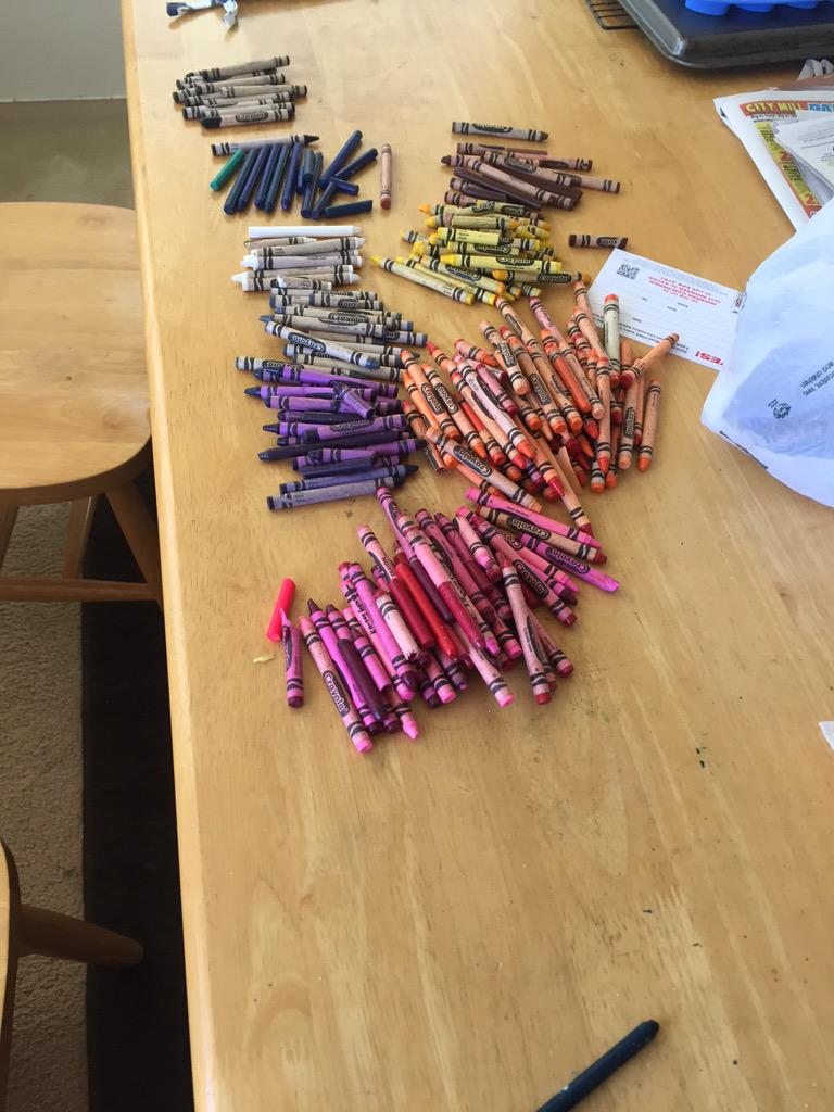 ErikaCravalho's tweet photo. This is what @mikaaailaaa and I do with old crayons. Donations anyone? #graduationfavors http://t.co/lLiUgAbgsu