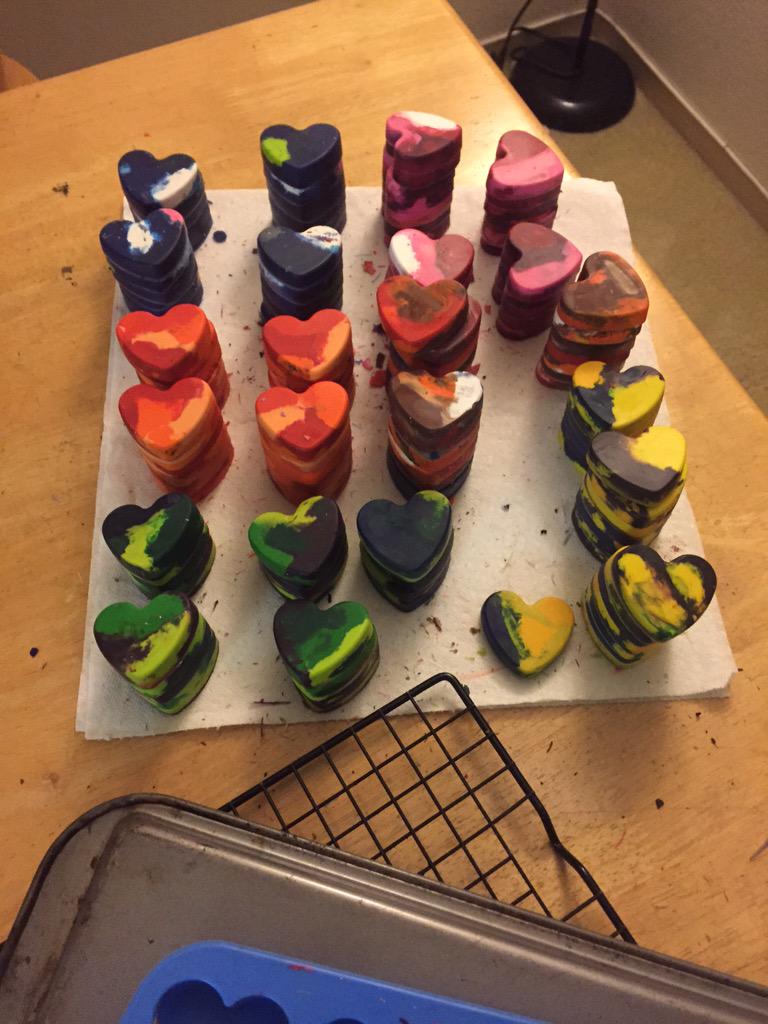 ErikaCravalho's tweet photo. This is what @mikaaailaaa and I do with old crayons. Donations anyone? #graduationfavors http://t.co/lLiUgAbgsu