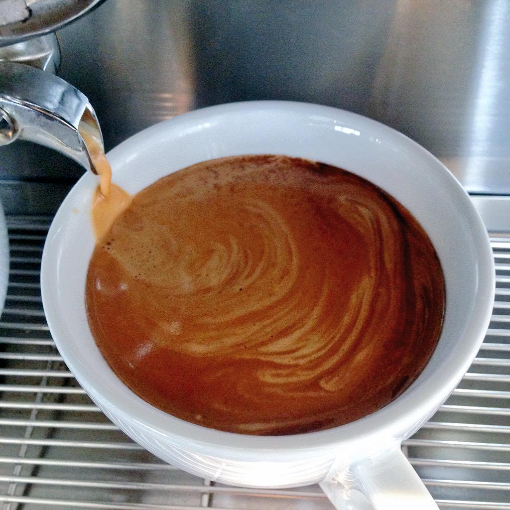 109Kitchen's tweet image. 날씨가 추웠다 더웠다하네요. 따뜻한 커피 드시러 오세요! \☻/