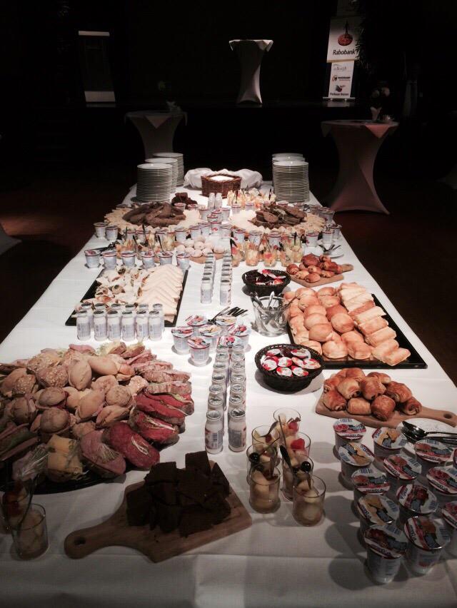 Moerdijkse_stem's tweet photo. Het Moerdijkse Ondernemersontbijt 2015 kan beginnen! Gastspreker vandaag is @KarlRaats #netwerken http://t.co/K8dcW54RRT