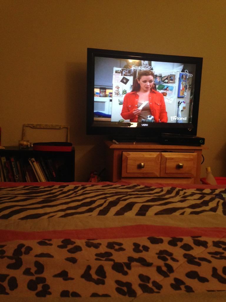 everything_reee's tweet image. I friggin love this show ❤️❤️ #kingsofqueens #kevinjames #leahremini