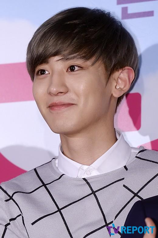 TranslatingEXO's tweet photo. [NEWS] 150402 SM's rep, "Please anticipate Chanyeol's gentle charms on 'Dating Alone'" http://t.co/AZ02ee8vOp http://t.co/HAmevvEc0E