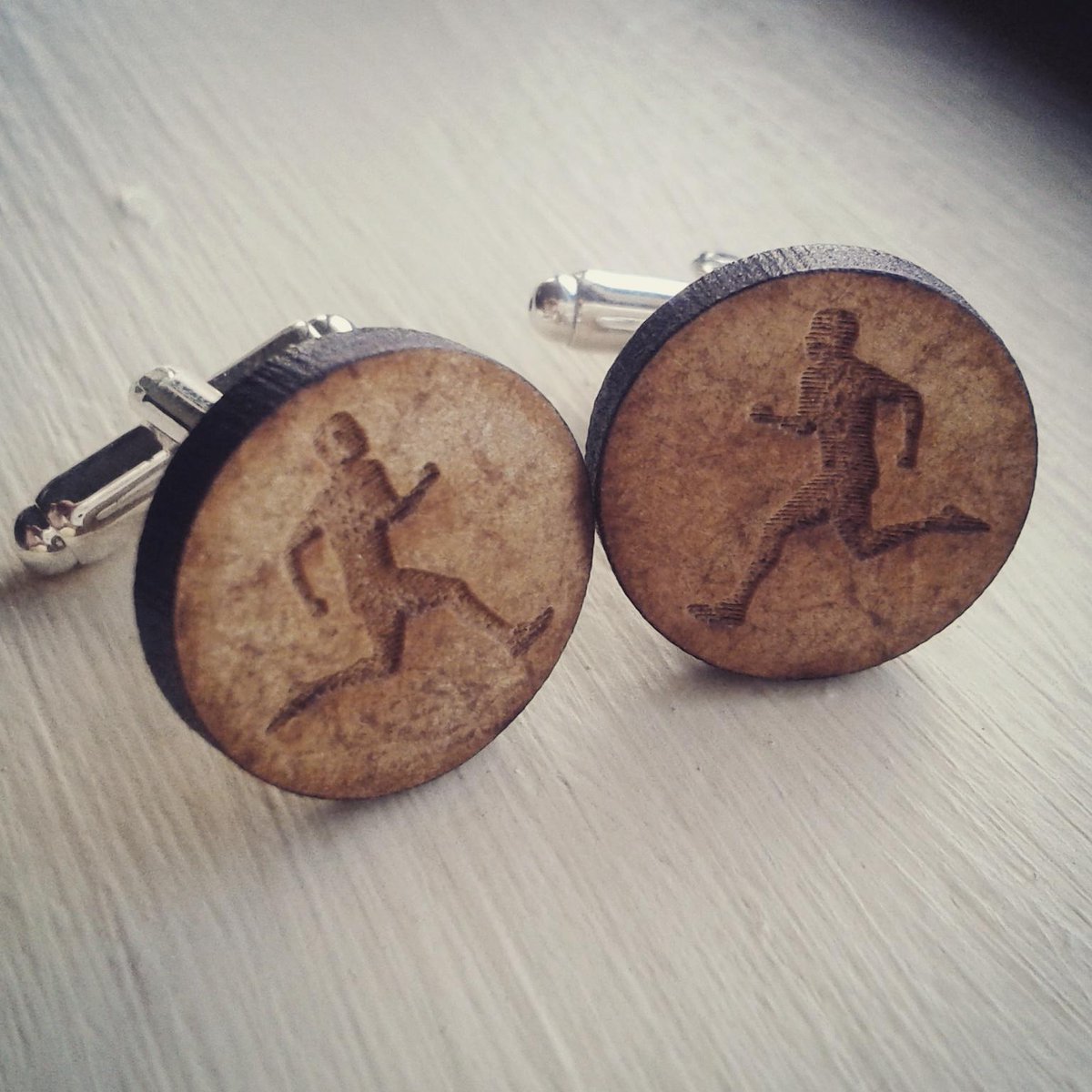CharmedBySport's tweet photo. Running cufflinks - an ideal gift for a @2OceansMarathon runner #cufflinks #wearwhatyoulove #running #motivate http://t.co/z6qXfdUx6r