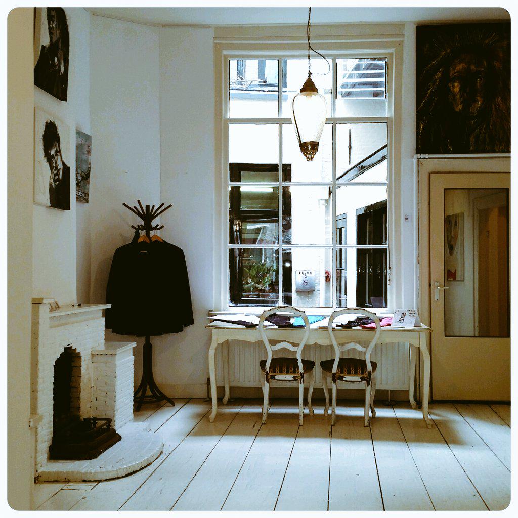 ArtYourDesign's tweet photo. @FocusOpKunst Art Expositie DrippingArt, A.Y.D kledinglijn, Kamperstraat 3 Zwolle. http://t.co/gr4rBhyPGv http://t.co/IP9P6Iemg8