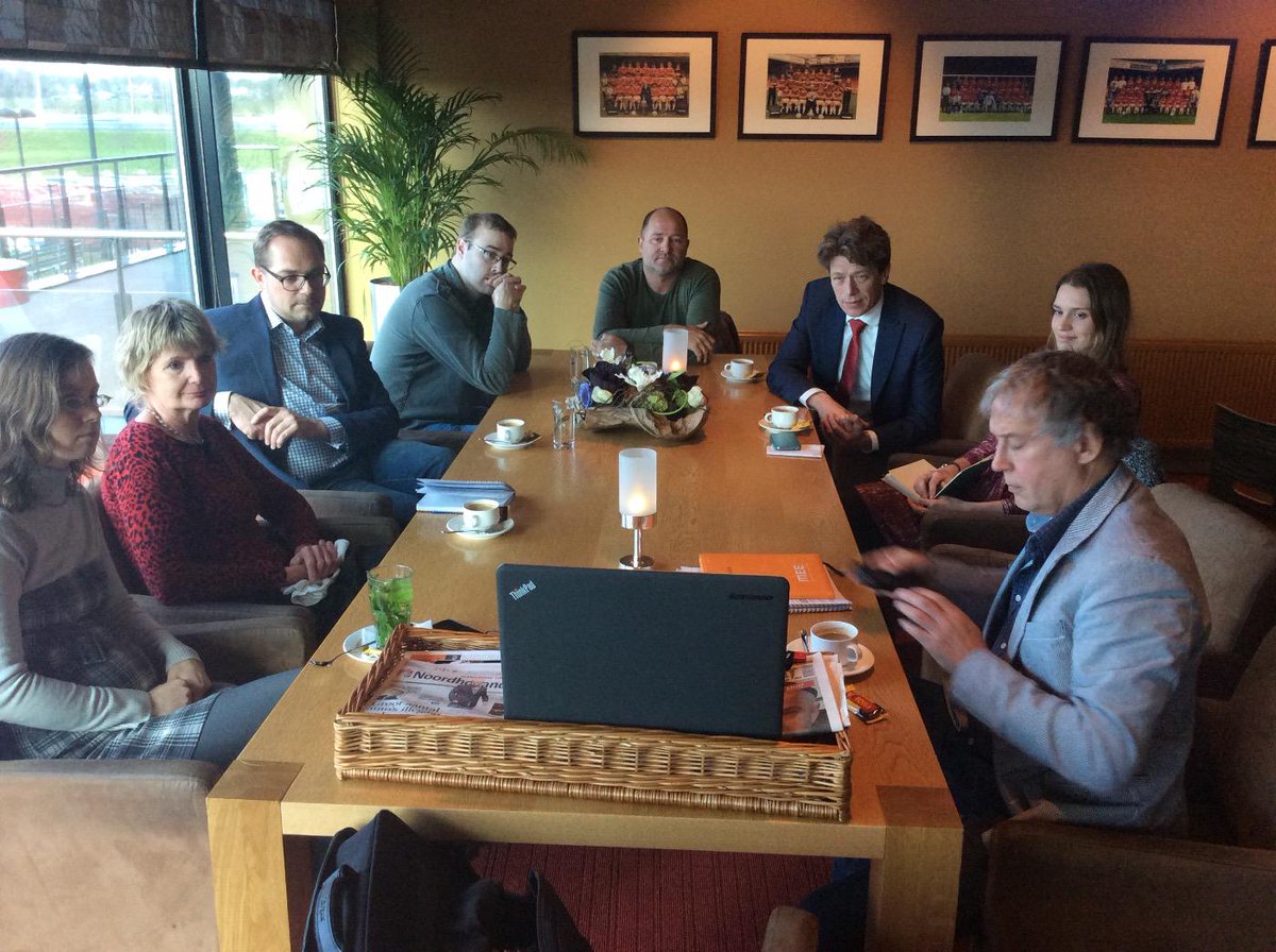 MEEWering's tweet photo. Hoog bezoek bij @SupvoorSup vandaag. O.a. Europarlementariër @paultang van @pvdaeuropa gaat langs bij de jongeren. http://t.co/rf91t4Ocvo