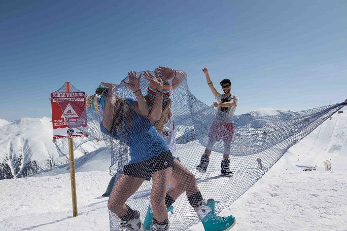 A Pasqua la festa continua! #SharkWarning <a href="/Carosello3000/">Carosello3000Livigno</a> <a href="/LivignoFM/">Livigno FM</a> <a href="/Livigno/">Livigno</a> @DjUlisse Photo by #RobyTrab