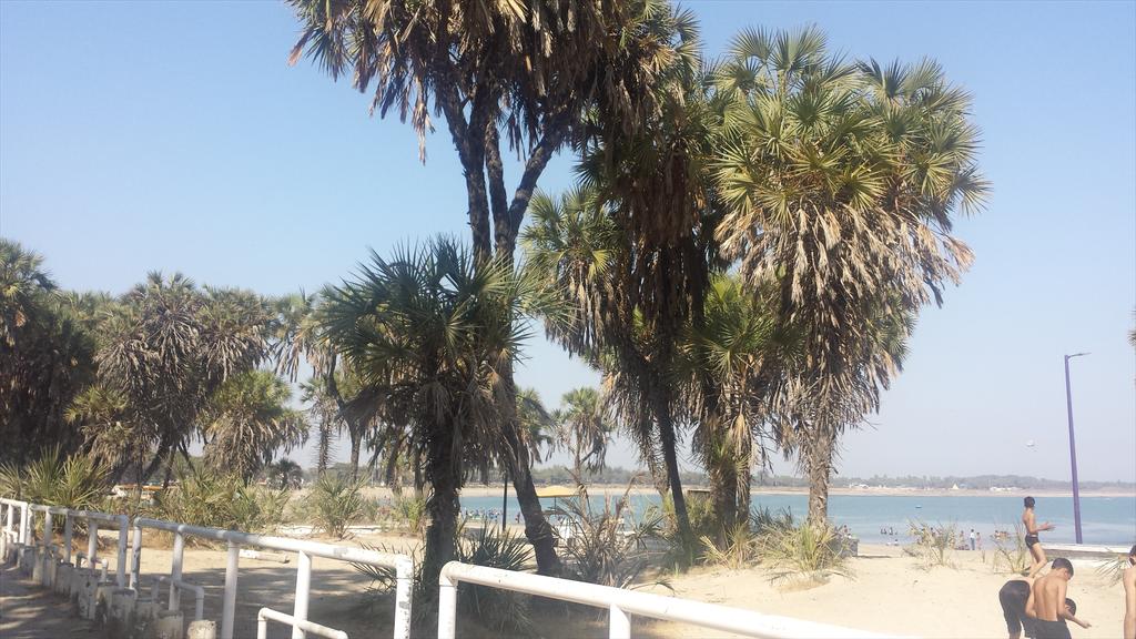 Hilpesh's tweet photo. #holidayspam #nagoaBeach #Gangeshwar #fudam #diu #india #beautiful http://t.co/oGPQwl2mLW