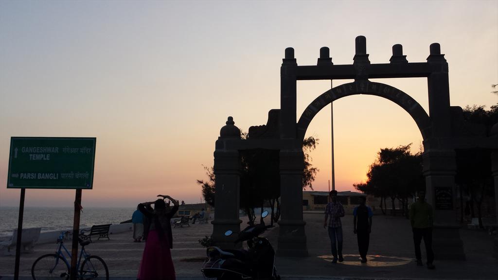 Hilpesh's tweet photo. #holidayspam #nagoaBeach #Gangeshwar #fudam #diu #india #beautiful http://t.co/oGPQwl2mLW