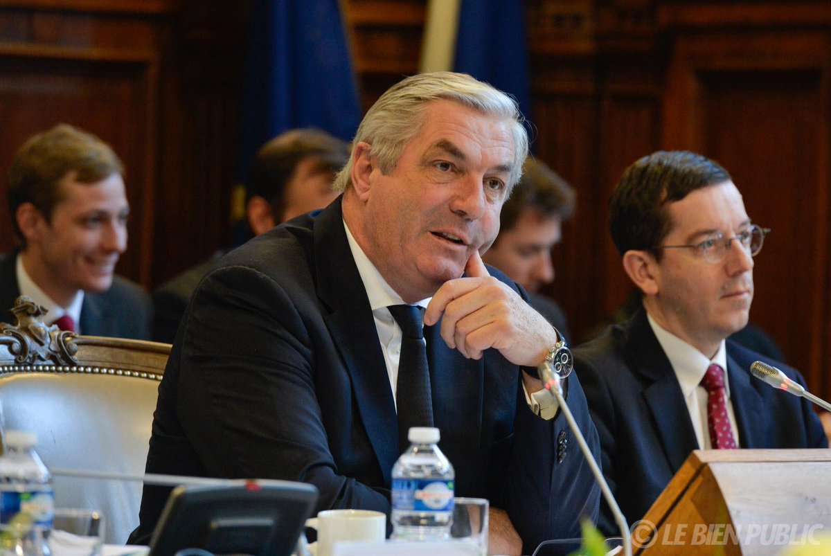 Lebienpublic's tweet image. Conseil départemental : @sauvadet élu président #cg21 bienpublic.com/politique/2015…