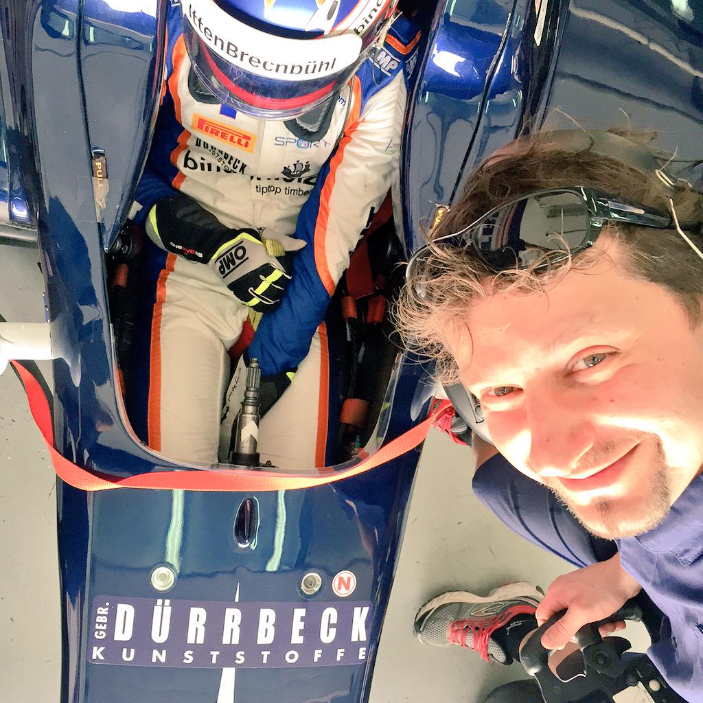 trident_team's tweet photo. #GP2 #TestSession2015 #Bahrain @ReneBinder12 fastens his belt for start with his test! http://t.co/tk6QWqj8Cj