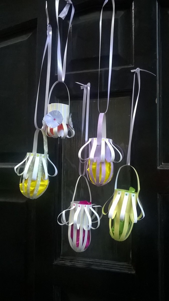 tesswilloughby's tweet photo. #familyeasteractivities at @Hts_of_Abraham I'll be showing you how to make #willoweggs & fancy #paperbaskets Excited! http://t.co/AxcRszGZRz