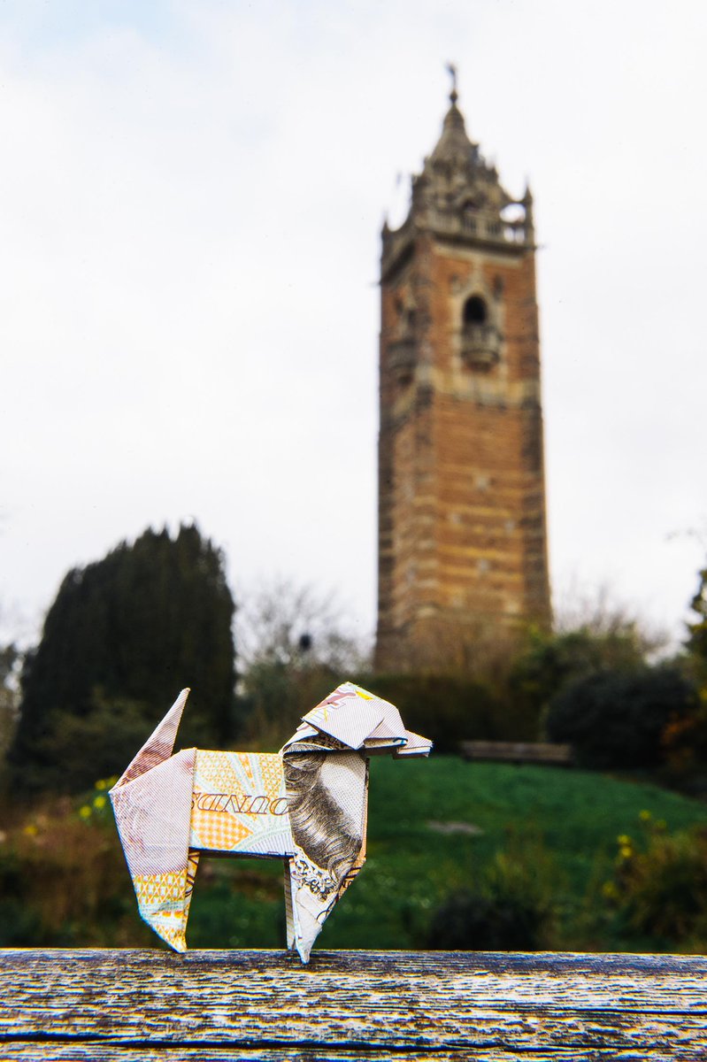 beaglestreet's tweet photo. Today we're unleashing £10 origami beagles on the streets of Bristol. They look right at home! #ReleaseThePounds http://t.co/JZZmH4p83W