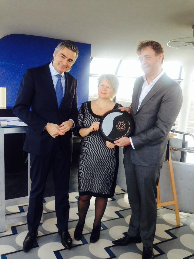 Gefeliciteerd! <a href="/van_nelle/">Van Nelle Fabriek</a>: Vannelle #Rotterdam ontvangt plaquette #unesco #werelderfgoed van DG #hammersma
