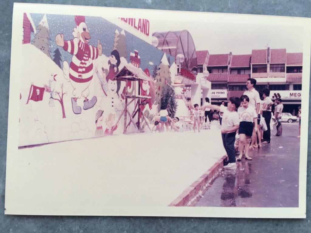 jfkjohan's tweet photo. @ttdiTV, look wat I found! This was me, not too long ago, for the launch of JAYA JUSCO in TTDI! Sorry @bandarutamaTV. http://t.co/JVHmdcCs2T