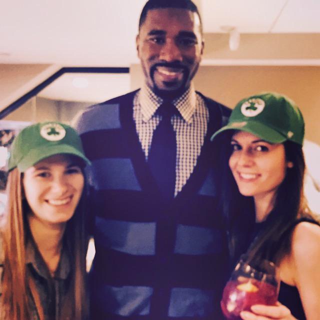 nameisKat's tweet photo. HR girls go to a #Celtics game!  #teamDraftKings #LeonPowe @DraftKingsjobs http://t.co/cTMHO7kvew
