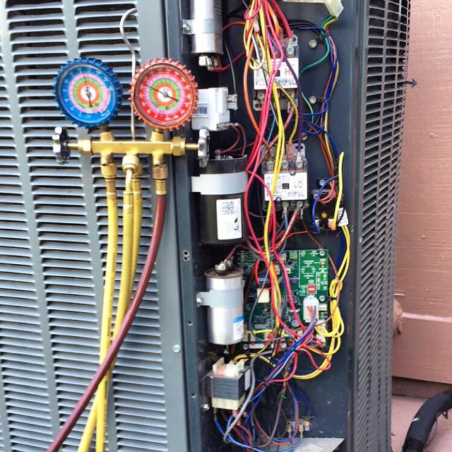 NationalAirLLC's tweet image. Good morning, #NOLA! Beauty is in the eye of the (circuit board) beholder. ;)