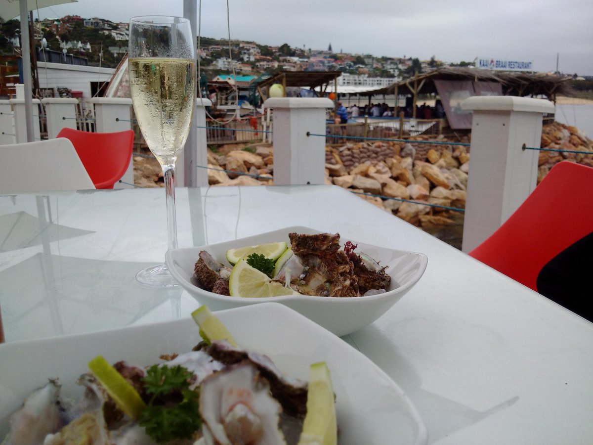 Devi_HQ's tweet photo. #DeviExploresSA The Oyster Bar in Mossel Bay. Chilled champers and fresh oysters. Aaaaaaah! http://t.co/OVRwR9nAqd http://t.co/AWBDczJvss