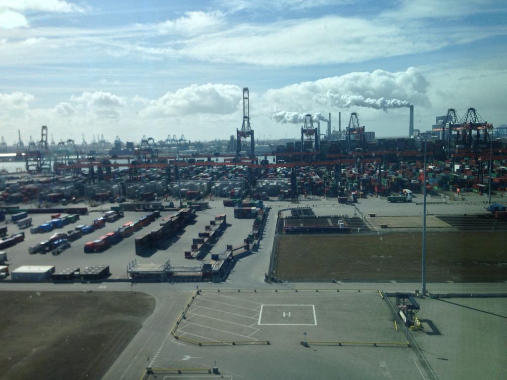 ErasmusESE's tweet image. Students visiting #Portofrotterdam for Port Bootcamp. Thanks @APMTRdam @ECTRotterdam @EFRBusinessWeek