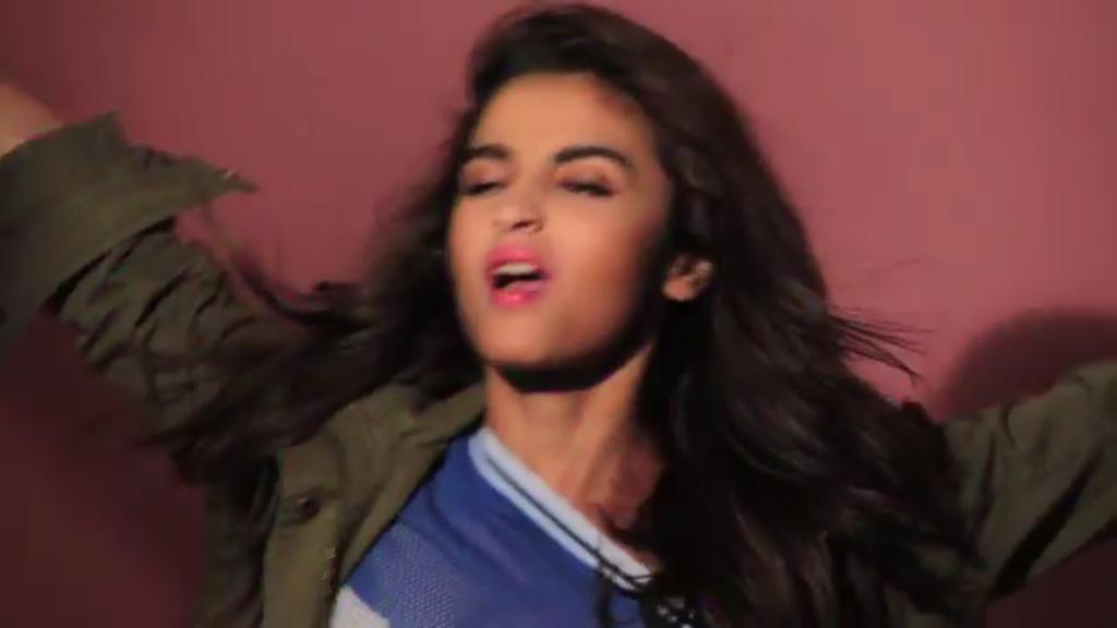 OurWorld_Alia's tweet photo. #Exclusive Alia Bhatt for @VOGUEIndia 
@aliaa08 : Miss Vogue (3) http://t.co/RaEdFMndvV