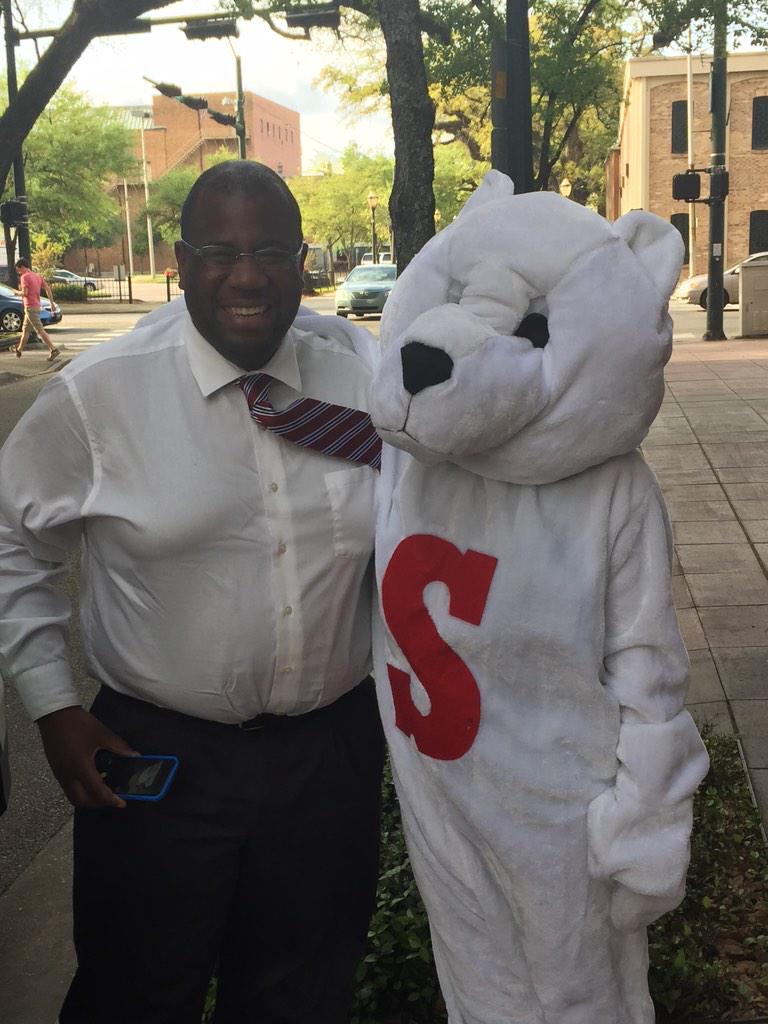 TheSandyBear's tweet photo. Woke up out of hibernation just to visit @CarterNews @WKRG http://t.co/yNuRcyLb6K