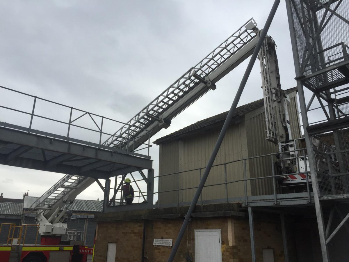 SwindonFireStn's tweet image. Confined pitch Aerial Training at 1/1 #preparingforanything #trainhardfighteasy