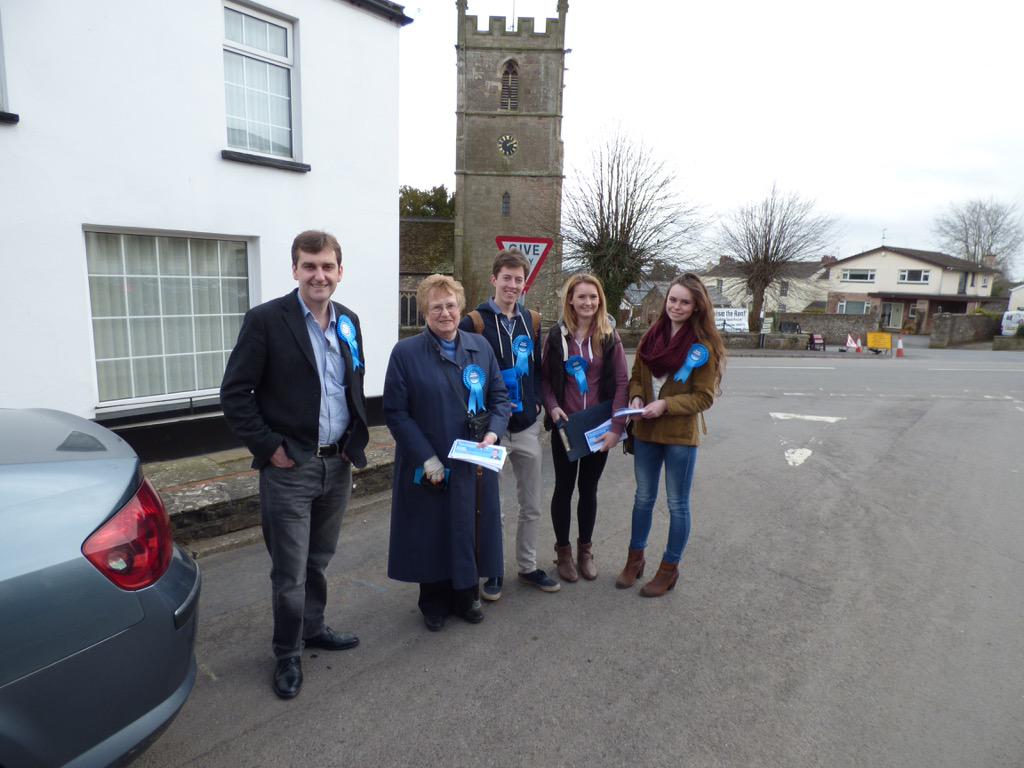 DavidTCDavies's tweet image. Wkg with an amazing group of #Monmouth volunteers. Thx to all those that stopped for a chat #VoteConservative #GE2015