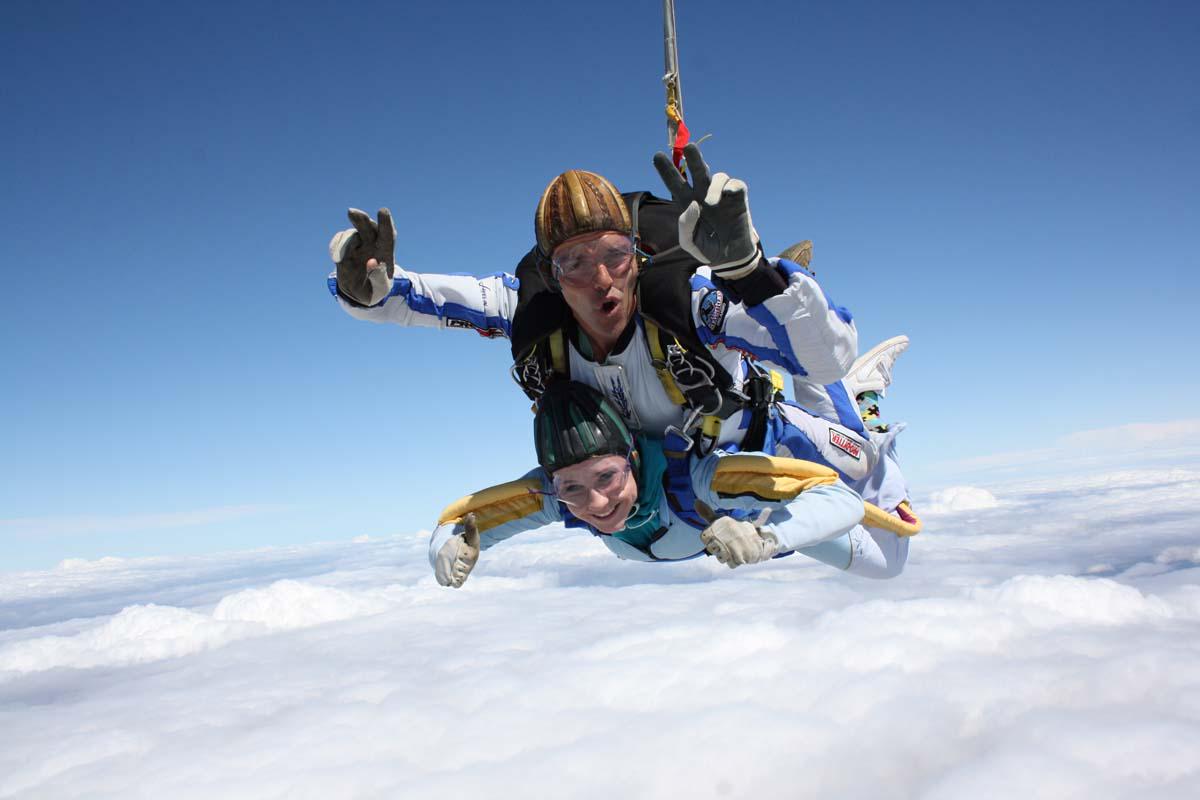 CharityEventsUK's tweet photo. Jump in July! (1st Jul)  http://t.co/qYVjPKIrjQ @Marie_WCRF #Charity #Fundraising http://t.co/DHH0Xrxq3s