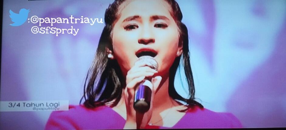 15natashowilona's tweet photo. Penampilan #SFS2014 pertama dibawakan oleh @papantriayu dari Suroboyo menyanyikan "3/4 Tahun Lagi"🎤🎧🎵🎶 -Ricka^_^- http://t.co/eHABLtm9RP