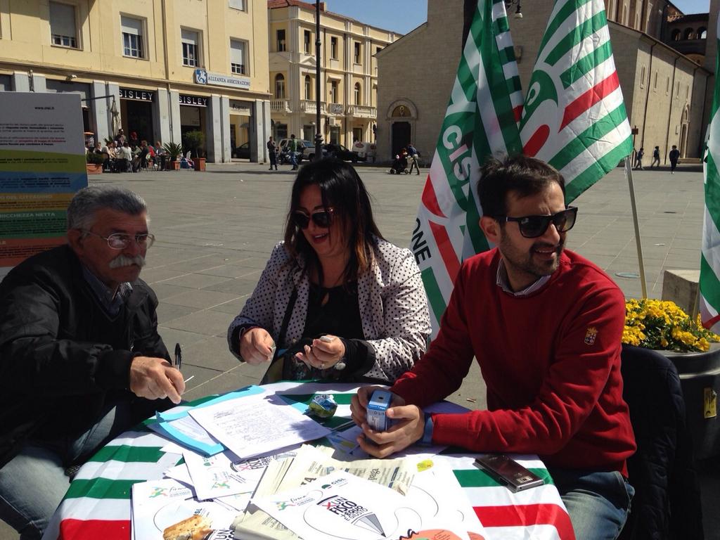 cislfrosinone's tweet photo. Prosegue con successo la raccolta #firmalacrescita della @cislfrosinone a #Sora @PietroMaceroni @CislNazionale http://t.co/1uKU6plVdv