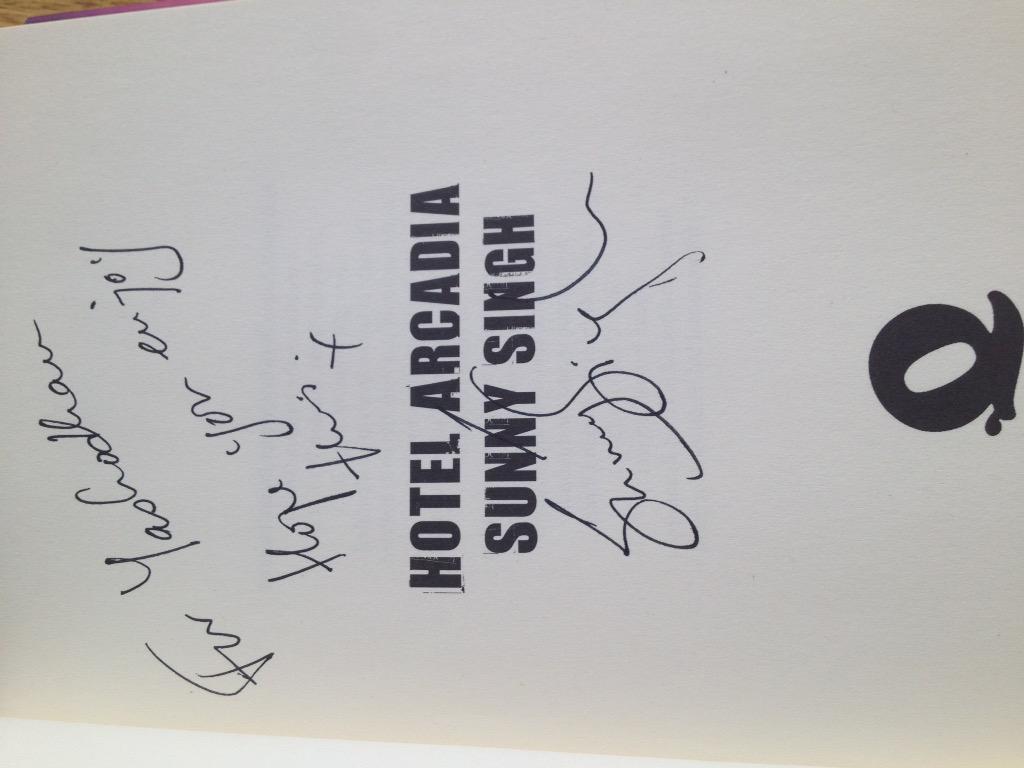 yashodunn's tweet image. Reading @HotelArcadia_ in #Brighton #wherebooksgo