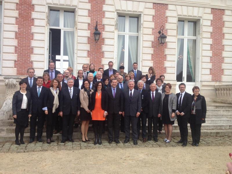 <a href="/departement86/">Département de la Vienne</a>. Bruno Belin entourée de sa nouvelle assemblée!