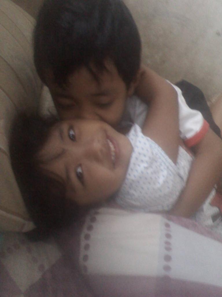 mencintainya dgn terbk,menjg tbh kembangnya usia,melingkupinya dgn lingkungan sehat#ArtiIbuTerbaik@tentangkebaikan