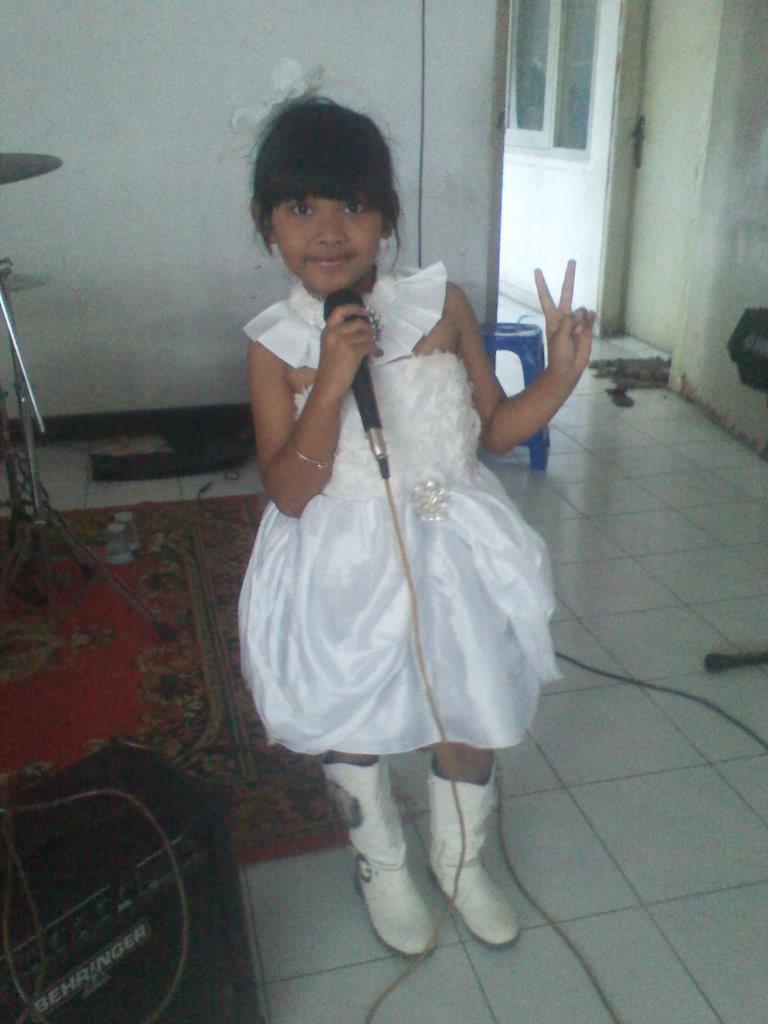 Kakak yg baik hati,rajin ibadah dan pintar bernyanyi.Tak ada lelahku mendampingimu#ArtiIbuTerbaik@tentangkebaikan