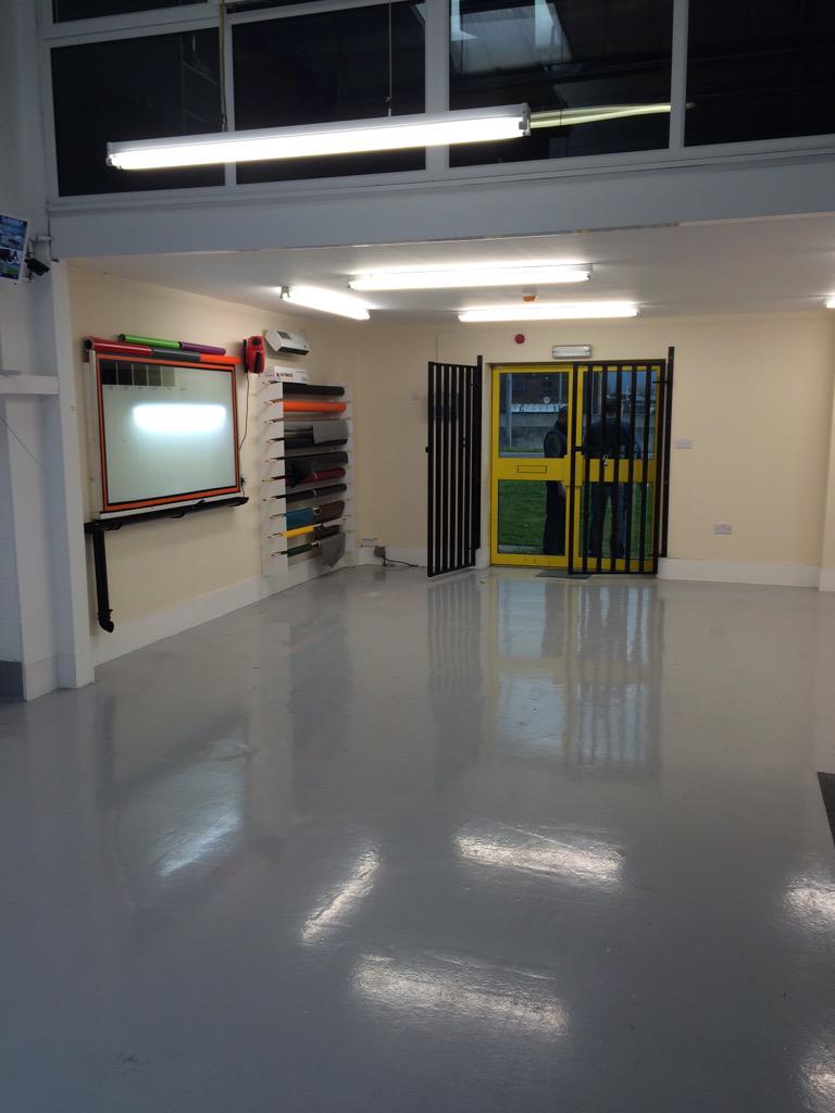 cheshirecustoms's tweet photo. Some pics of our workshop, and with full insurance &amp; CCTV, you can feel confident in bringing your car to us👍#quality http://t.co/QtRbrBHI9n