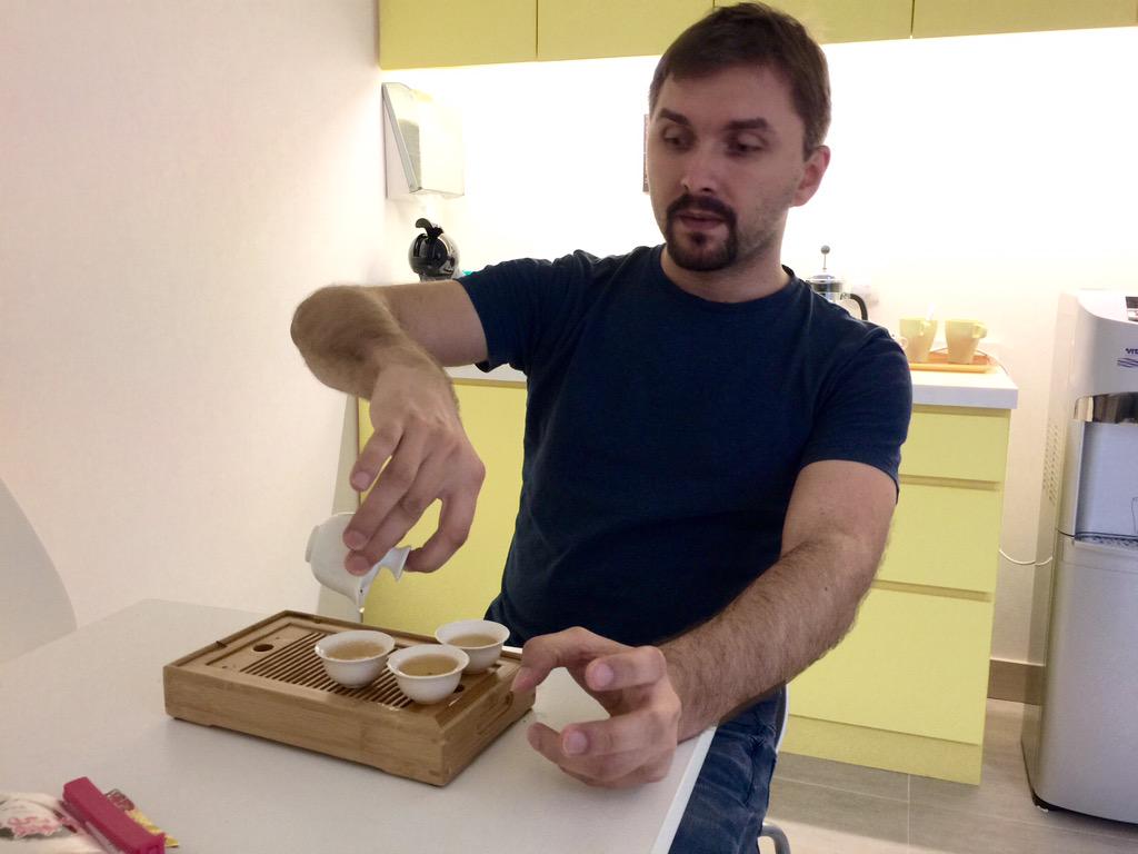 nzieber's tweet image. Thank you @ihrd for the delicious tea.  What a great #TeaTableProject experience! cc @teatableproject