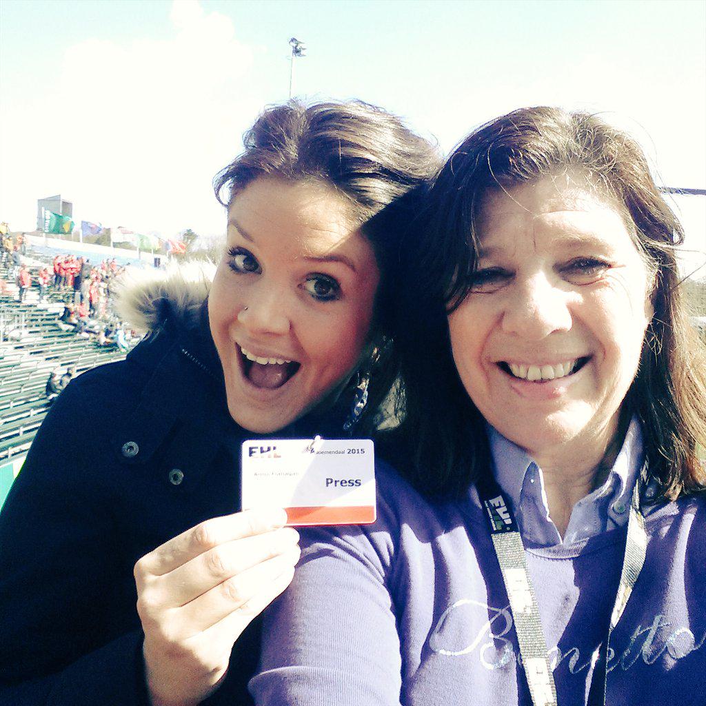 Anna posa con la directora de la revista, Francisca Blanco - Foto: HockeyStyle Magazine.