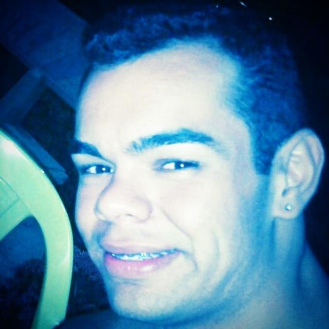 tgsilverio's tweet photo. O autismo não tem cara, mais tem cor. Por um mundo c mais conhecimento e menos preconceito! 💙💙💙 #SelfAzul #autismoday http://t.co/9uTpsbuyhC