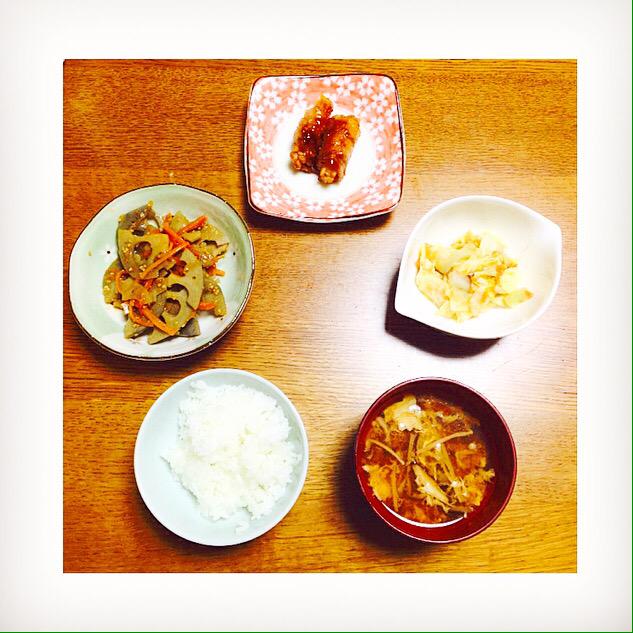 redstar_k's tweet photo. 久しぶりの投稿✌️

晩ご飯作った🍴

・きんぴられんこん
・えのきの豚肉巻き
・うめキャ���ツ
・きのこと卵の和風スープ

なんか菜食主義の人みたくなっちゃった笑 http://t.co/cNn5Lch60i