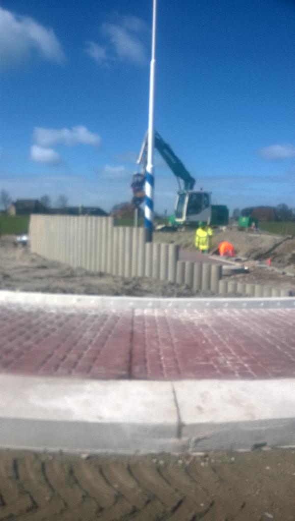 Fietsoversteek bij rotonde bij Boazum