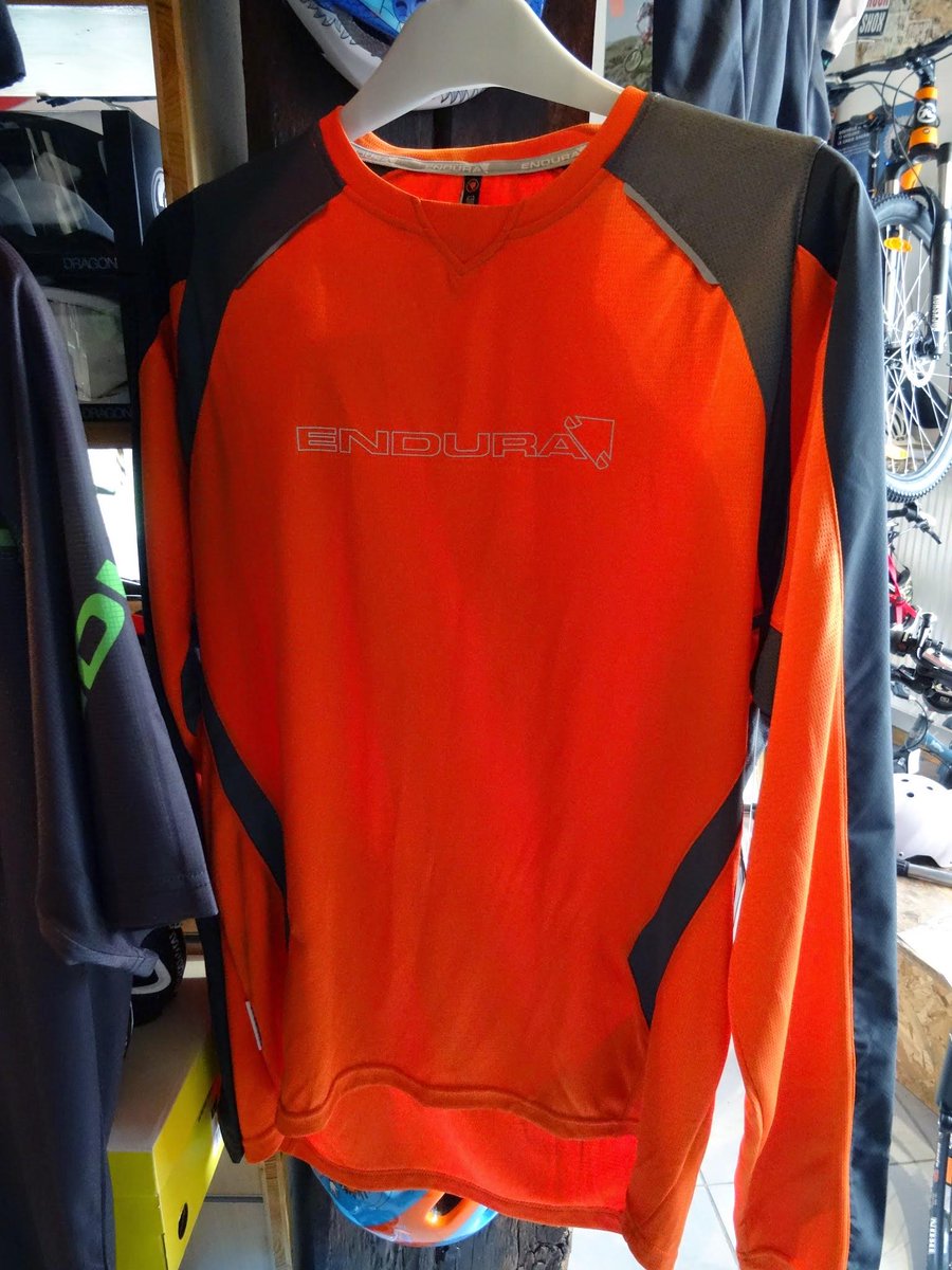 Well_Bike's tweet image. Arrivage Textile Endura ! Colorés, techniques .. Une belle gamme 2015 Dispo chez #wellbike… plus.google.com/+WellBikeRotha…