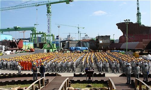 slsleegc's tweet image. MB정부때 권재진 법무장관은 2009년 8월부터 2011년 7월까지 2년 동안 청와대에서 근무한 이명박 정권의 최장수 민정수석이다.  참 많은 일을 했을 것입니다. hani.co.kr/arti/society/s… …