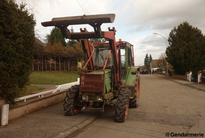 Alsace - Il prtend avoir 100kg d'explosifs et fonce sur les gendarmes ! CBlqFUGW4AA7Pkb