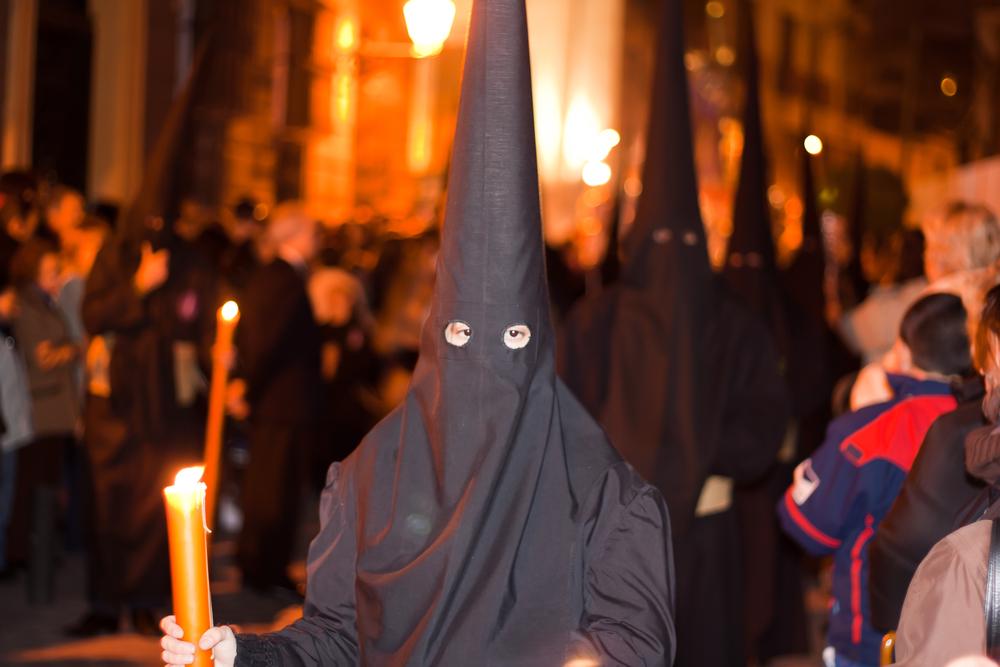 RadioZET_NEWS's tweet photo. #Hiszpania: Wielki Tydzień w Andaluzji. #Procesje zakapturzonych pokutników http://t.co/KbzY4WfHNE http://t.co/kV8RDTL39q